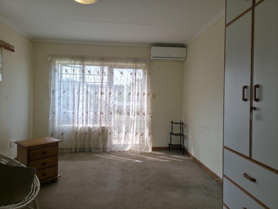 3 Bedroom Property for Sale in Wavecrest Eastern Cape